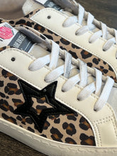 Carica l&#39;immagine nel visualizzatore di Gallery, VITAMINA SNEAKER LEOPARDO+STELLA NERA
