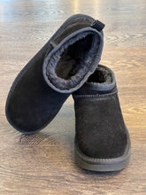 Carica l&#39;immagine nel visualizzatore di Gallery, WOZ TRONCHETTO IN CROSTA NERA &quot;PELOSOTTO&quot;
