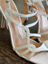 Carica l&#39;immagine nel visualizzatore di Gallery, MISS UNIQUE SANDALO IN PELLE BIANCA TC 8 CM  2 INTRECCI LATO
