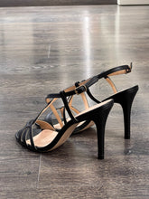 Carica l&#39;immagine nel visualizzatore di Gallery, MISS UNIQUE SANDALO IN PELLE NERA TC 8 CM INTRECCIO LATO

