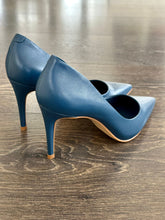 Carica l&#39;immagine nel visualizzatore di Gallery, CARRANO DECOLLETE&#39; IN PELLE BLU TACCO 8,5CM
