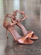 Carica l'immagine nel visualizzatore di Gallery, VICENZA SANDALO IN PELLE LAMINATA ROSA TACCO 8,5 CM
