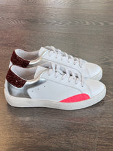 Carica l&#39;immagine nel visualizzatore di Gallery, VITAMINA SNEAKER PELLE BIANCA TALLONE GLITTER BORDEAUX

