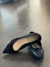 Carica l&#39;immagine nel visualizzatore di Gallery, MARRADINI BALLERINA IN NAPPA NERA A PUNTA
