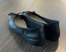 Carica l&#39;immagine nel visualizzatore di Gallery, MARRADINI BALLERINA IN NAPPA NERA A PUNTA
