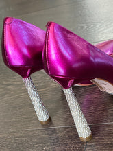 Carica l&#39;immagine nel visualizzatore di Gallery, CECCONELLO DECOLLETE&#39; FUXIA TACCO 10 CM STRASS
