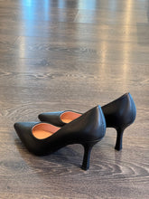 Carica l&#39;immagine nel visualizzatore di Gallery, FRANCESCO MILANO DECOLLETE&#39; IN PELLE NERA  TACCO 8CM
