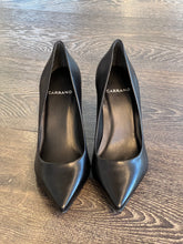 Carica l&#39;immagine nel visualizzatore di Gallery, CARRANO DECOLLETE&#39; IN PELLE NERA TACCO 8,5CM
