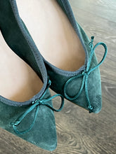 Carica l&#39;immagine nel visualizzatore di Gallery, MARRADINI BALLERINA IN CAMOSCIO VERDE
