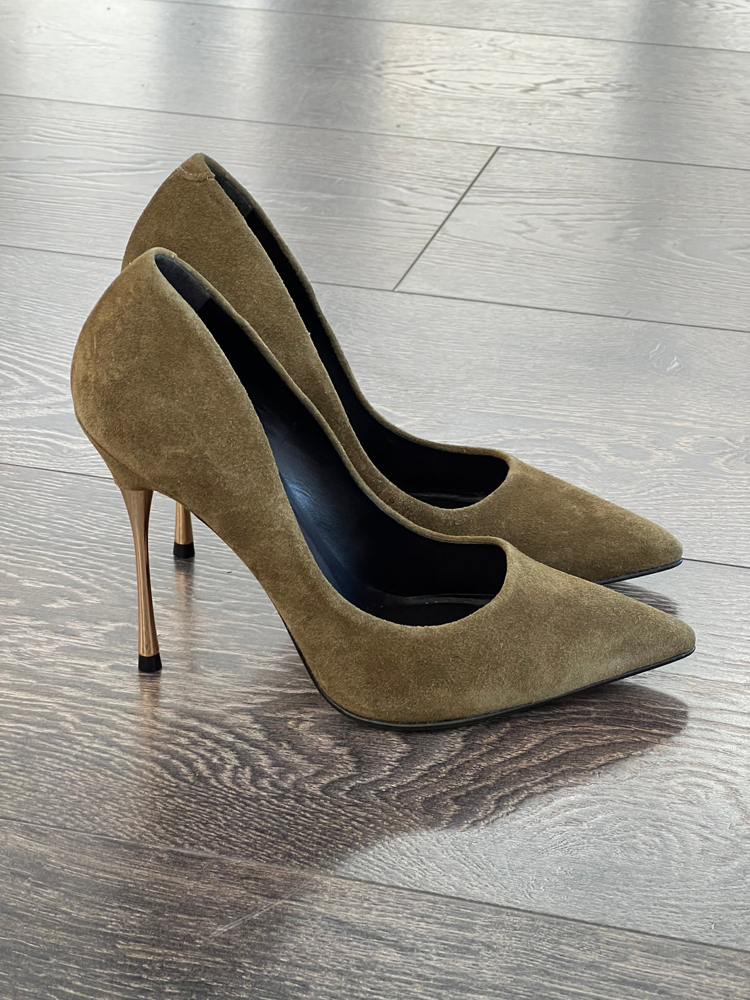 CARRANO DECOLLETE IN CAMOSCIO OLIVA TACCO 10,5CM  IN ACCIAIO