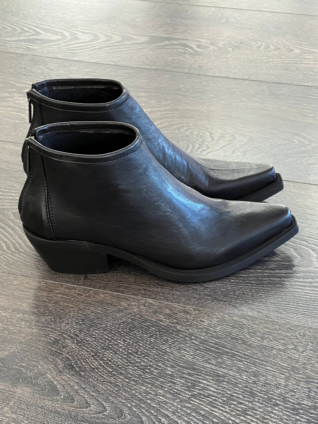 ZOE TEXANO IN PELLE NERA CORTO
