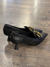 Carica l&#39;immagine nel visualizzatore di Gallery, FRANCESCO MILANO DECOLLETE&#39; IN PELLE NERA TC 4 CM CON ACCESSORIO
