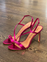 Carica l&#39;immagine nel visualizzatore di Gallery, VICENZA SANDALO IN PELLE LAMINATA FUXIA TACCO 8,5 CM
