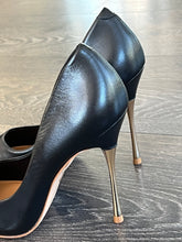 Carica l&#39;immagine nel visualizzatore di Gallery, CARRANO DECOLLETE IN PELLE NERA TACCO 10,5CM  IN ACCIAIO
