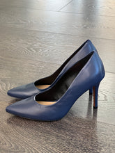 Carica l&#39;immagine nel visualizzatore di Gallery, MISS UNIQUE DECOLLETE&#39; TACCO 8 CM PELLE BLU
