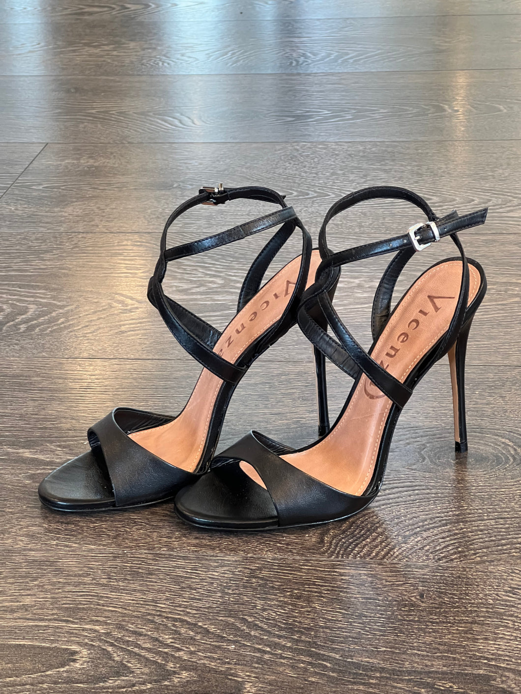 VICENZA SANDALO IN PELLE NERA INCROCIO SUL COLLO DEL PIEDE TACCO 11 CM