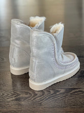 Carica l&#39;immagine nel visualizzatore di Gallery, WOZ STIVALETTO IN CROSTA COLOR PLATINO  CON ZEPPA INTERNA &quot;PELOSOTTO&quot;
