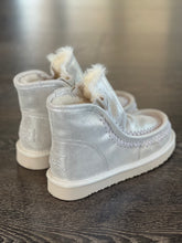 Carica l&#39;immagine nel visualizzatore di Gallery, WOZ STIVALETTO IN CROSTA GLITTER PLATINO FODERATO CALDA ECOPELLICCIA
