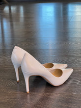 Carica l&#39;immagine nel visualizzatore di Gallery, CARRANO DECOLLETE&#39; IN PELLE LATTE TACCO 8,5CM
