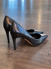Carica l&#39;immagine nel visualizzatore di Gallery, CARRANO DECOLLETE&#39; IN PELLE NERA TACCO 8,5CM

