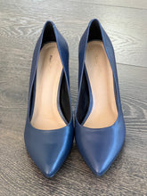 Carica l&#39;immagine nel visualizzatore di Gallery, MISS UNIQUE DECOLLETE&#39; TACCO 8 CM PELLE BLU

