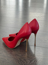 Carica l&#39;immagine nel visualizzatore di Gallery, CARRANO DECOLLETE IN PELLE ROSSA TACCO 10,5CM  IN ACCIAIO

